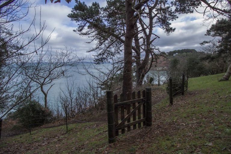 house 6 Rooms for sale on DOUARNENEZ (29100)