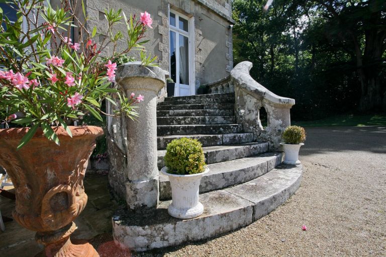castle 54 Rooms for sale on LA TRINITE SUR MER (56470)