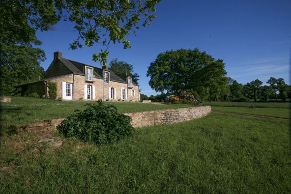 Sale Thatched cottage Pluvigner 9&nbsp;Rooms 245&nbsp;m²