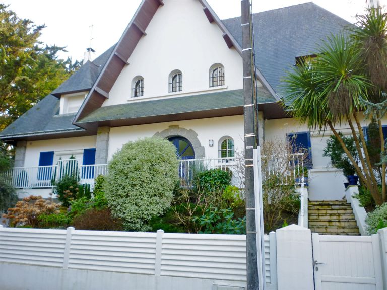 house 8 Rooms for sale on LA BAULE (44500)