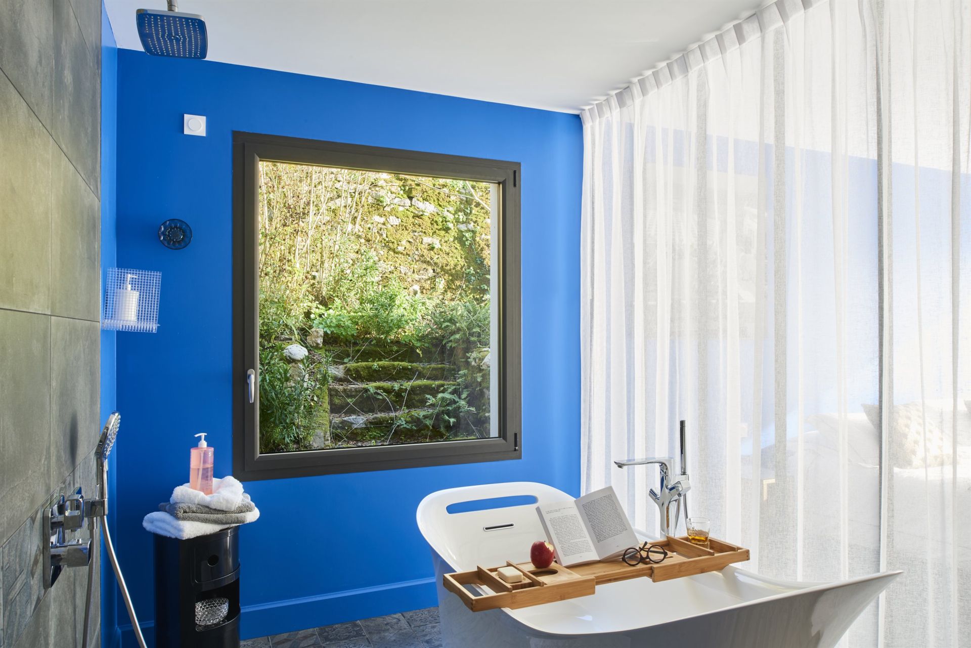 villa 9 Rooms for seasonal rent on BATZ SUR MER (44740)