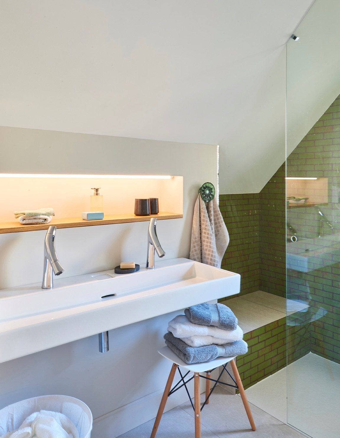 villa 9 Rooms for seasonal rent on BATZ SUR MER (44740)