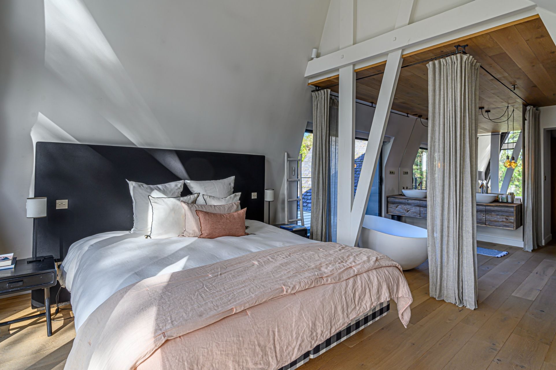 architect's house 10 Rooms for sale on LA BAULE (44500)