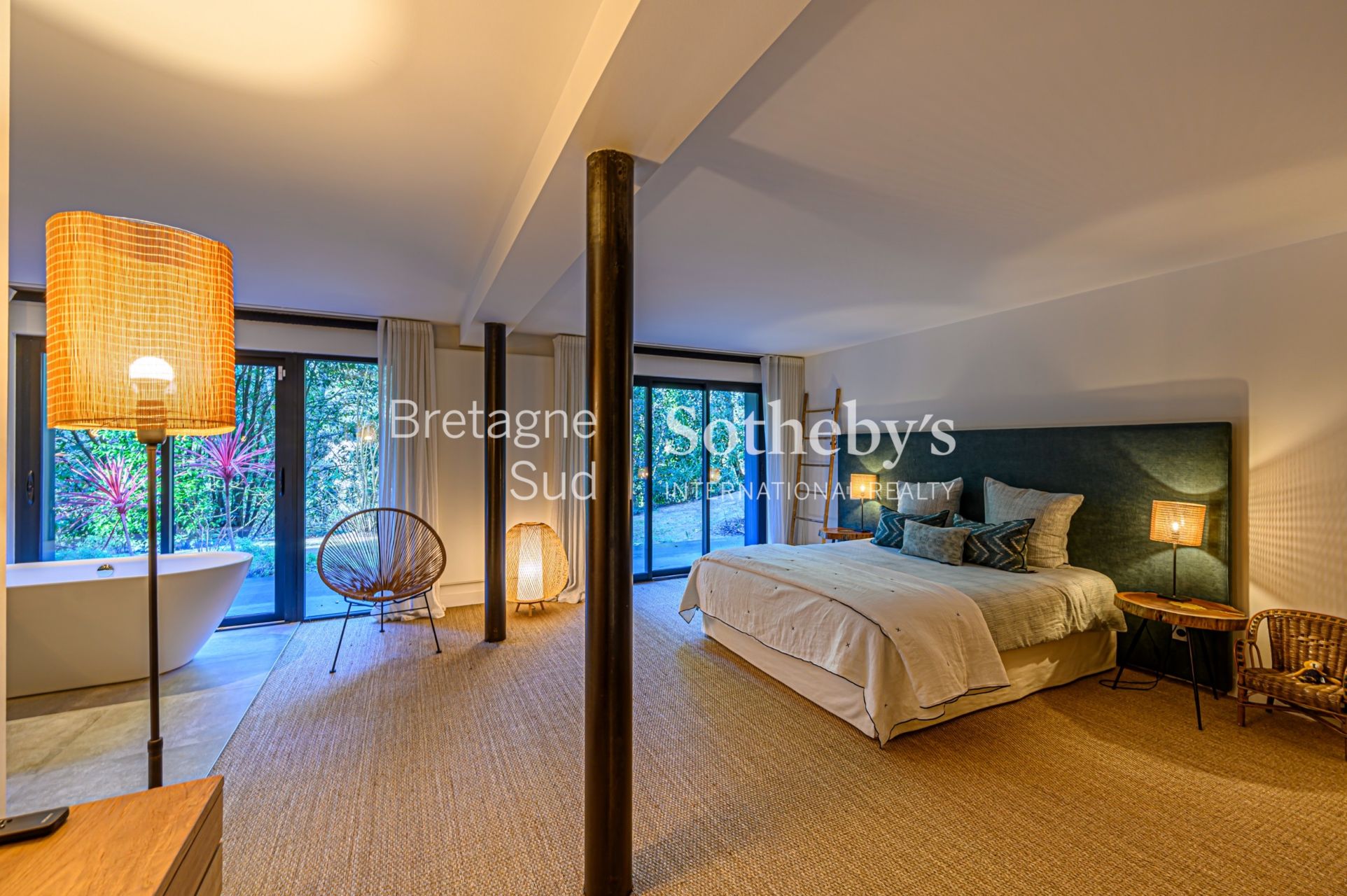 architect's house 10 Rooms for sale on LA BAULE (44500)