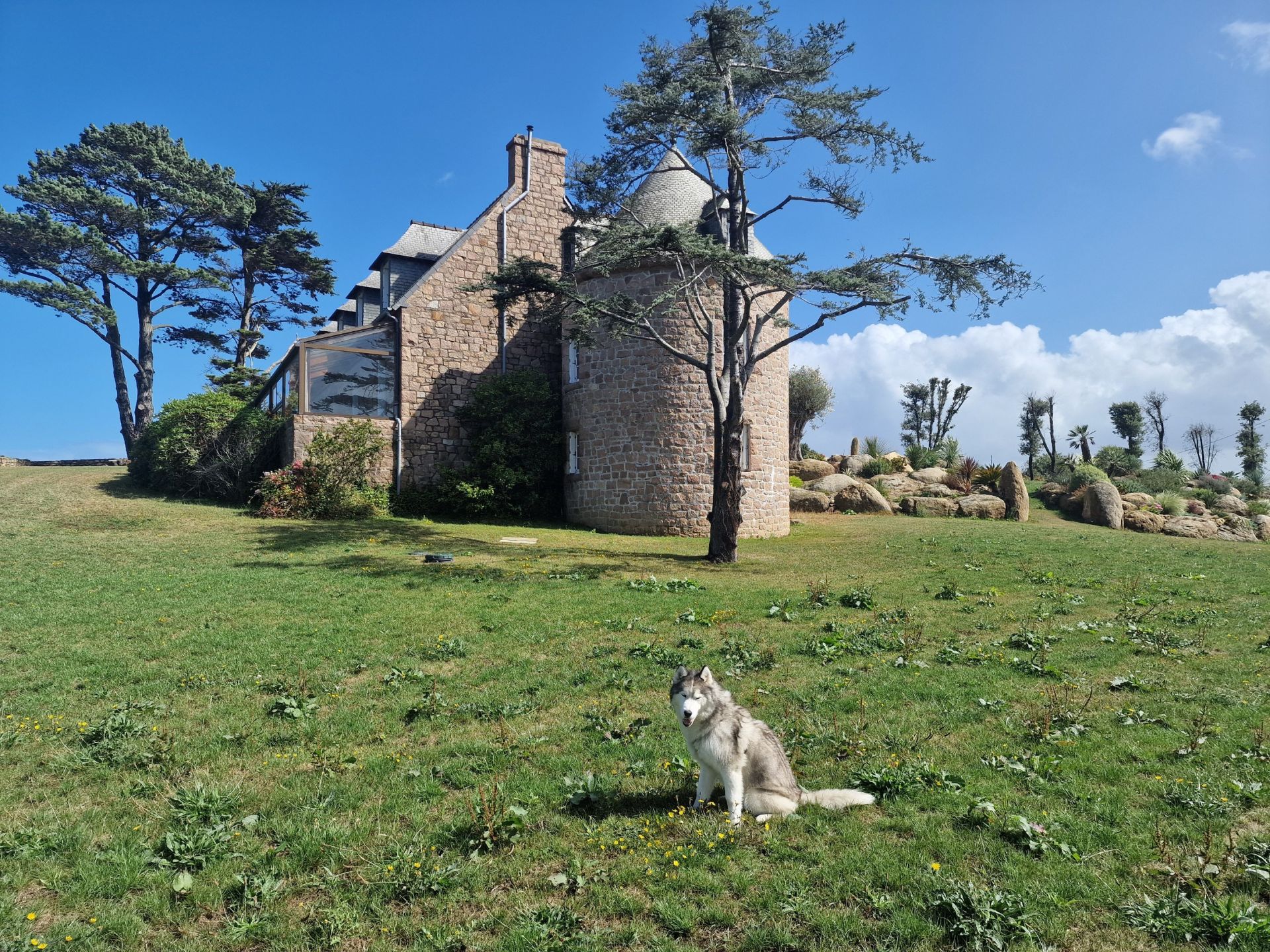 maison 15 Pièces en vente sur PLOUGRESCANT (22820)