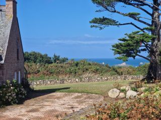 maison 15 Pièces en vente sur PLOUGRESCANT (22820)