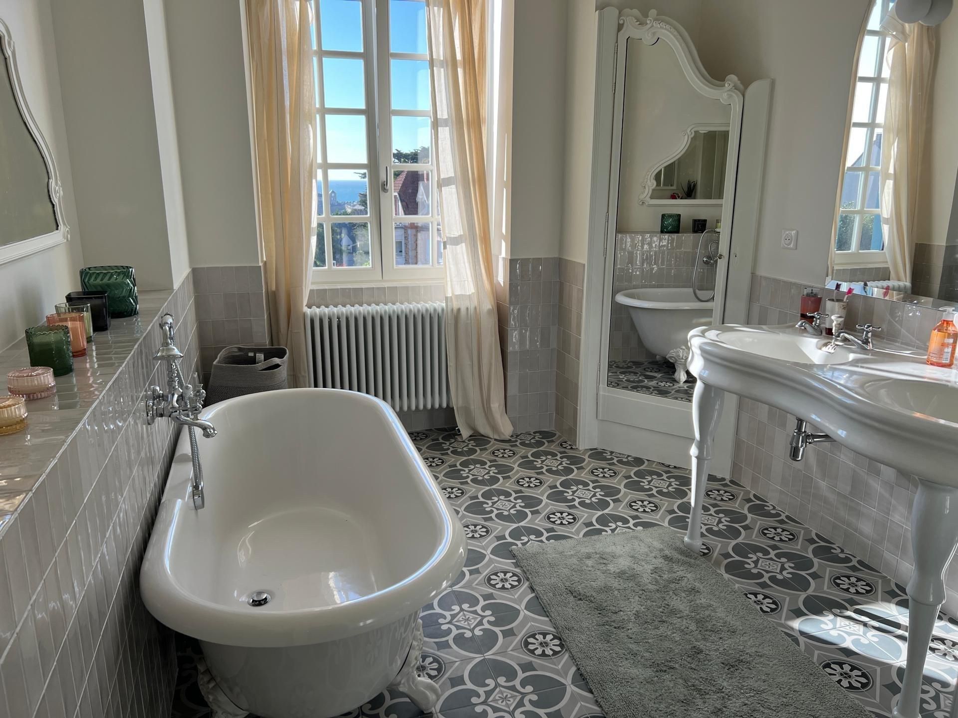 manor house 9 Rooms for seasonal rent on PLENEUF VAL ANDRE (22370)