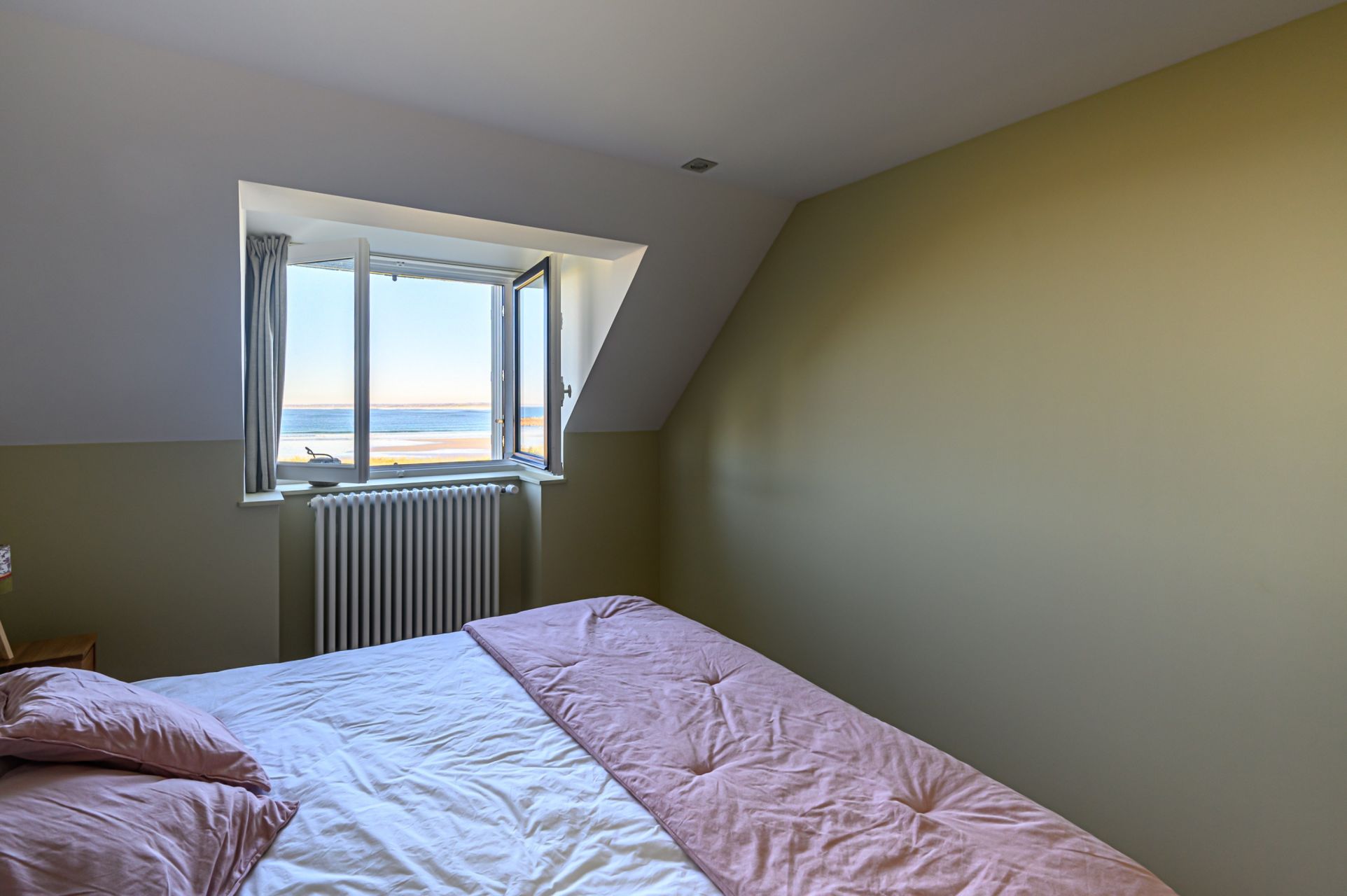 house 6 Rooms for seasonal rent on PENMARCH (29760)