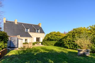 house 6 Rooms for seasonal rent on PENMARCH (29760)