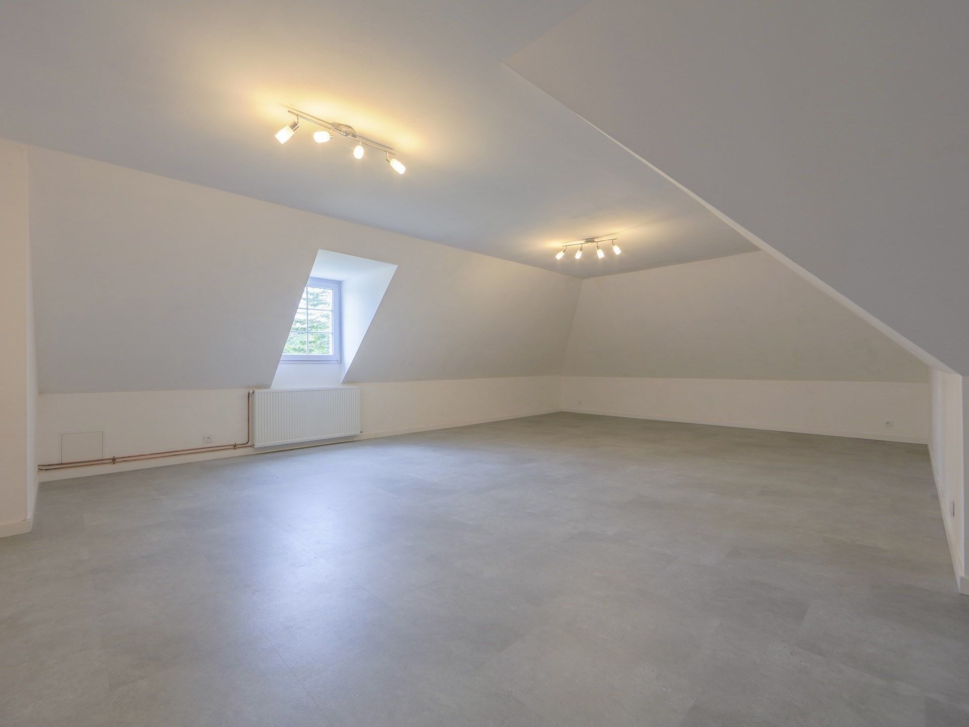 house 10 Rooms for sale on DIRINON (29460)