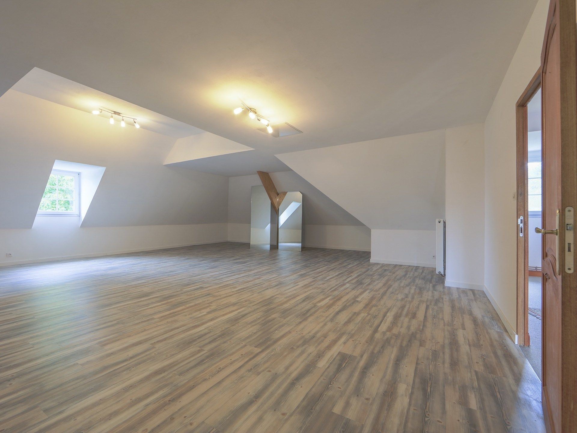 house 10 Rooms for sale on DIRINON (29460)