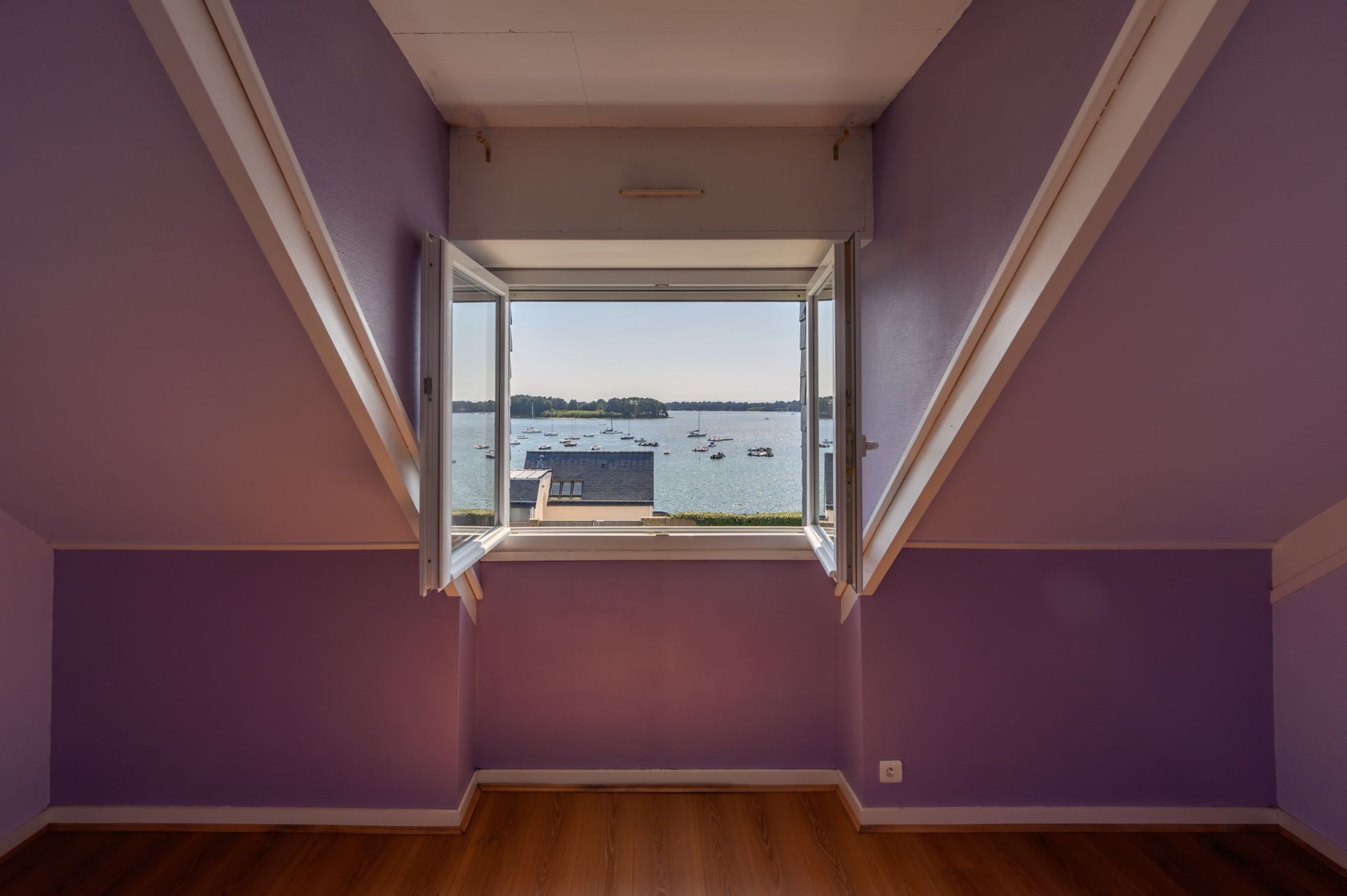 house 4 Rooms for sale on LARMOR BADEN (56870)