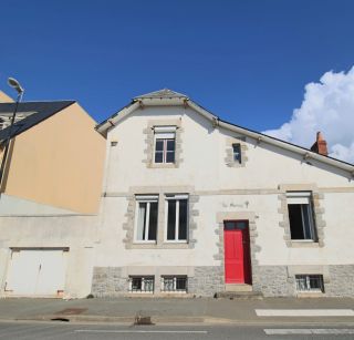 house 7 Rooms for sale on LA TURBALLE (44420)