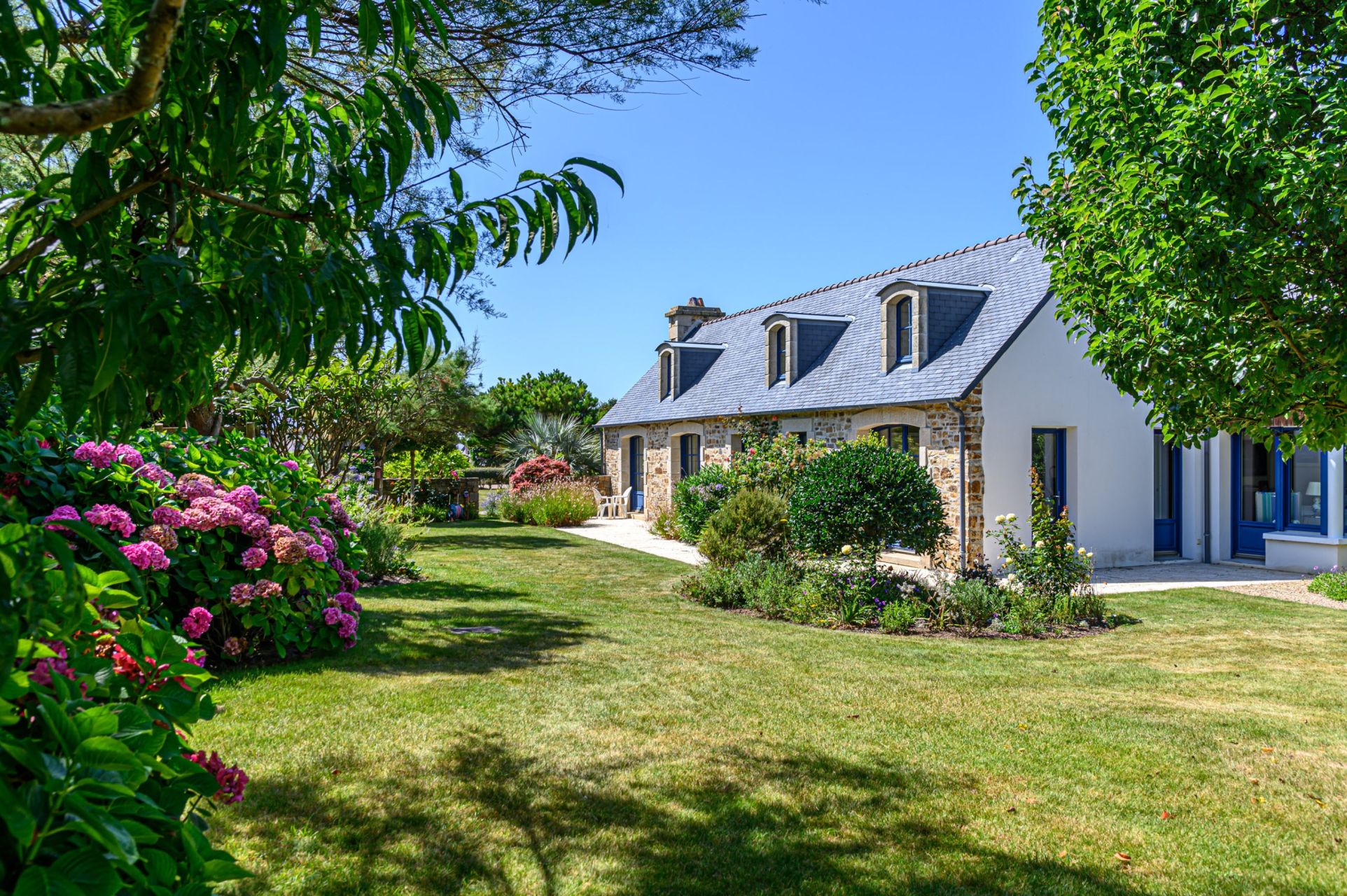 house 9 Rooms for sale on PLONEOUR LANVERN (29720)