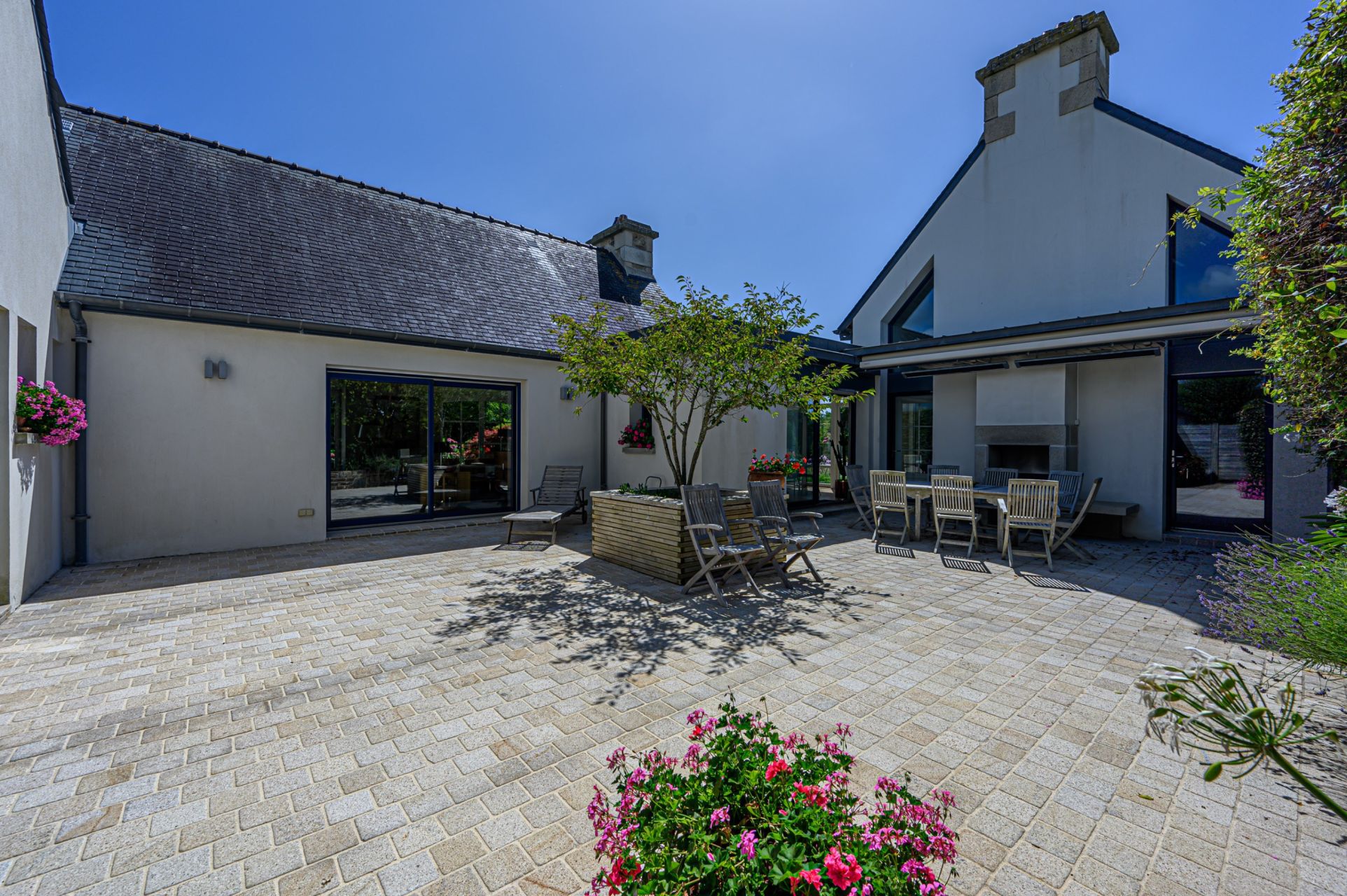 house 9 Rooms for sale on PLONEOUR LANVERN (29720)