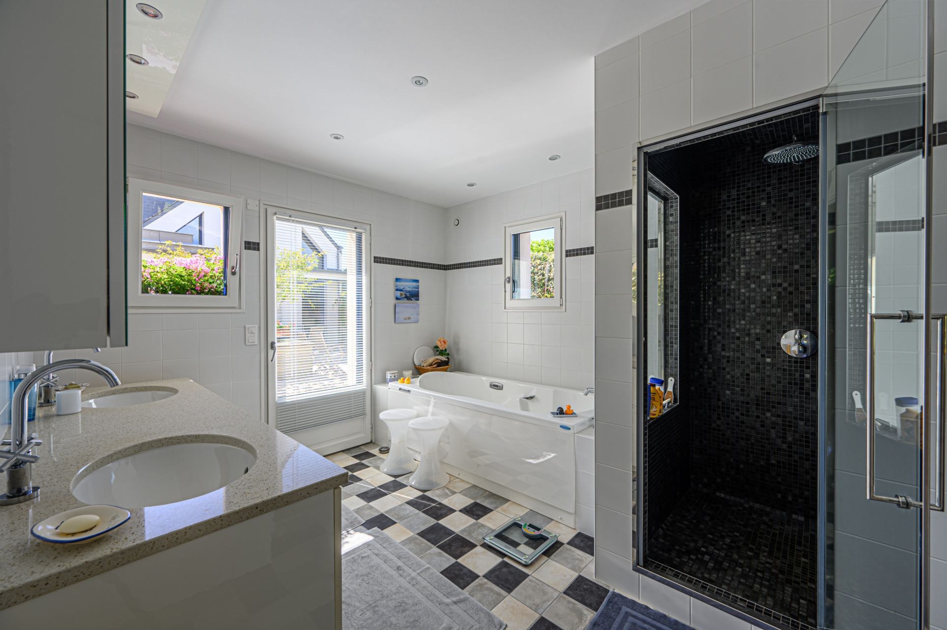 house 9 Rooms for sale on PLONEOUR LANVERN (29720)