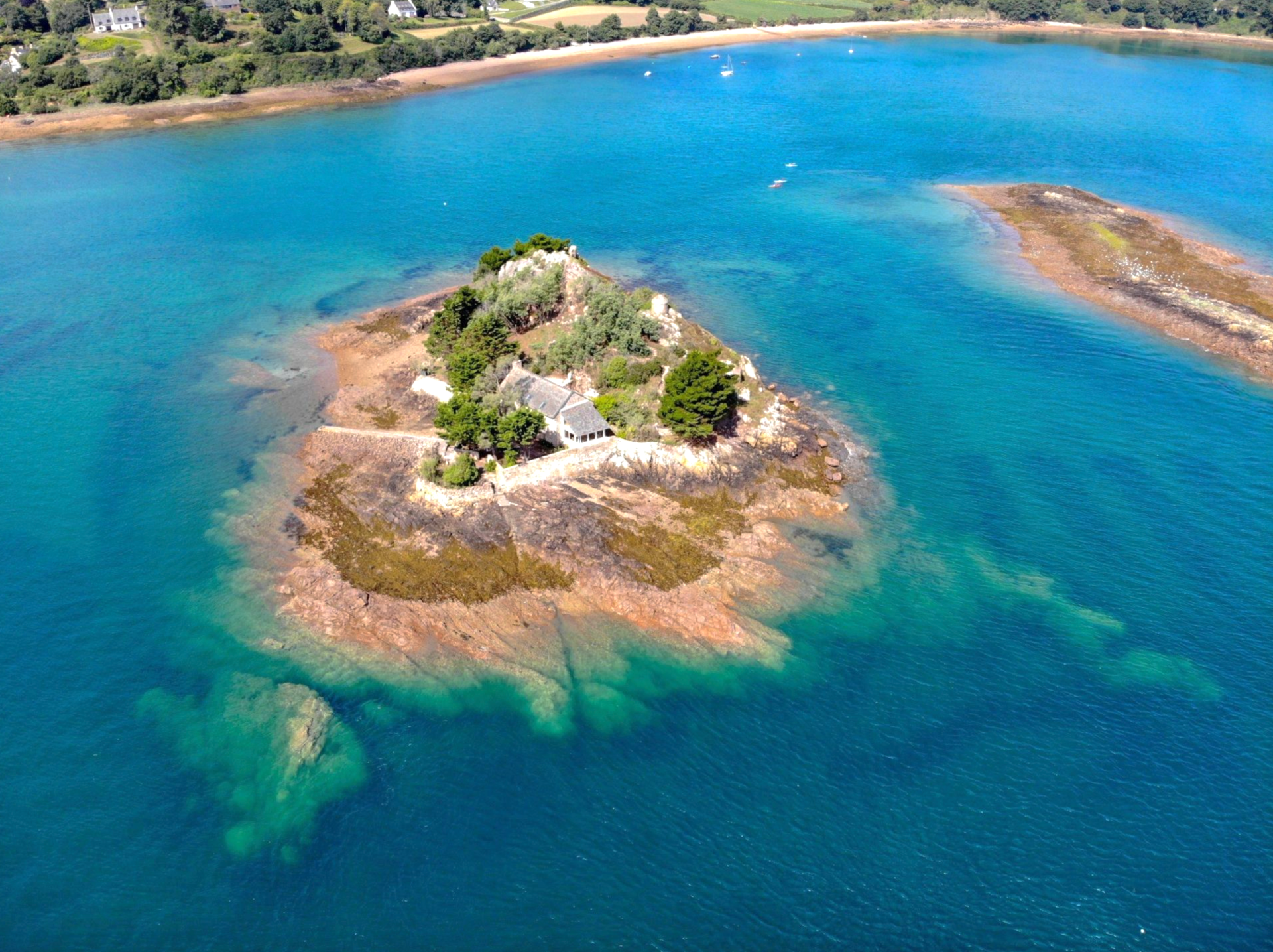 île privée en location saisonnière sur LEZARDRIEUX (22740)