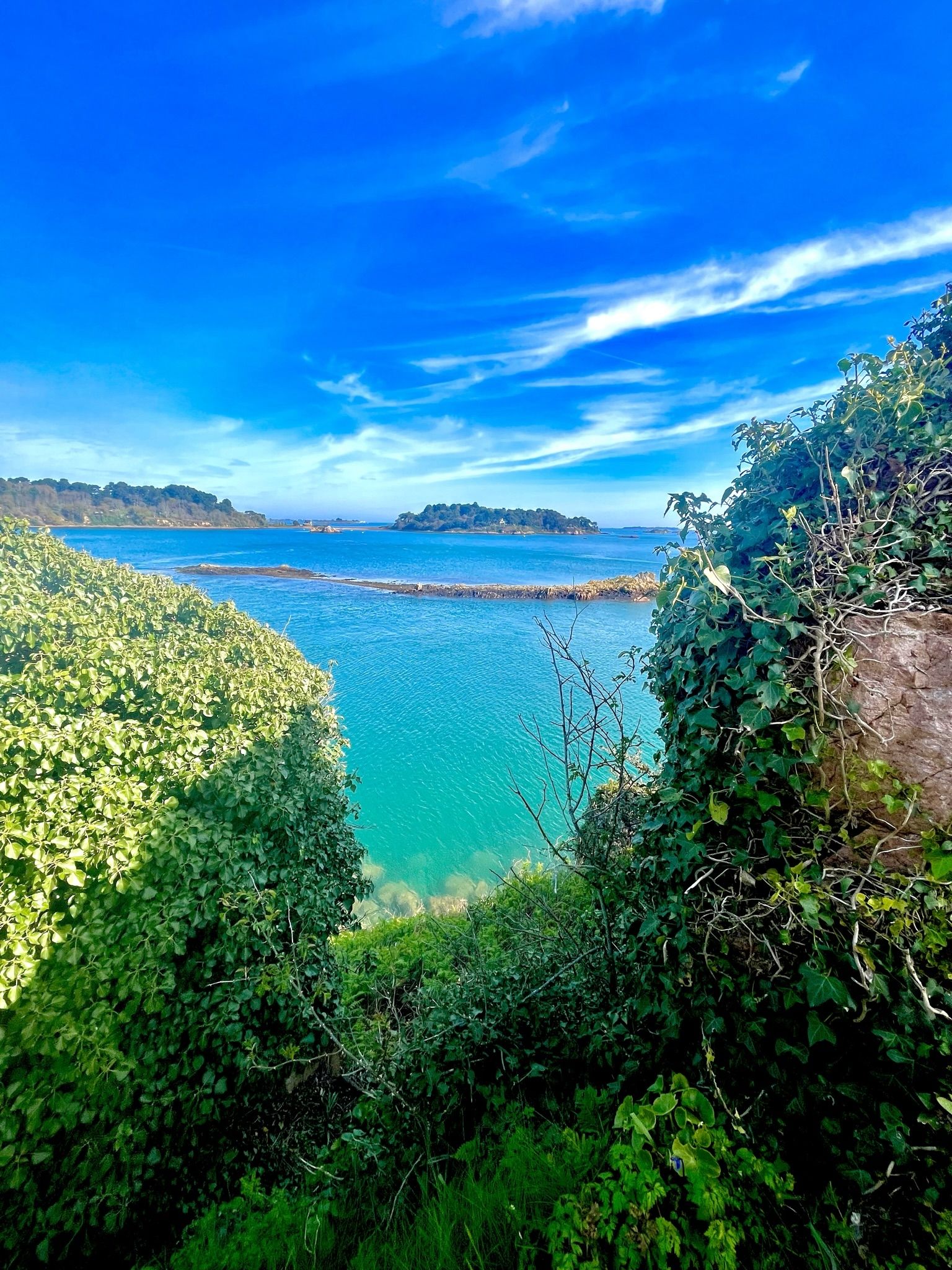 private island for seasonal rent on LEZARDRIEUX (22740)