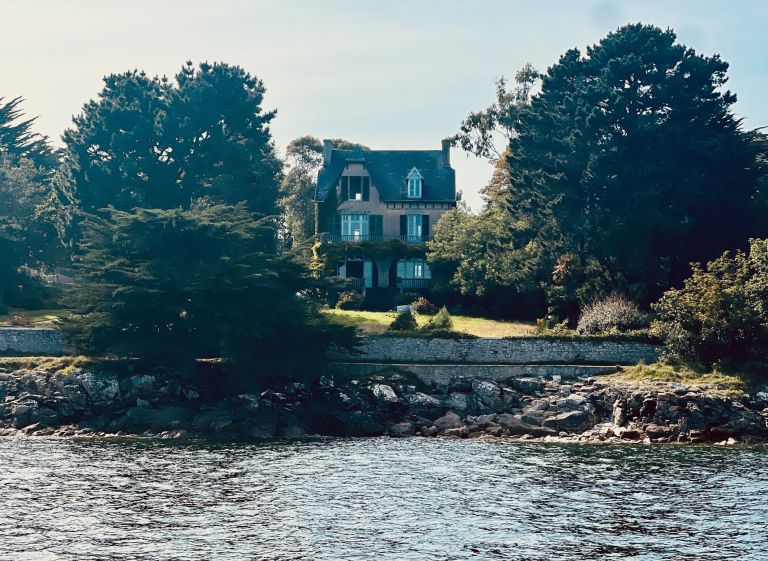 property 10 Rooms for sale on COMBRIT (29120)
