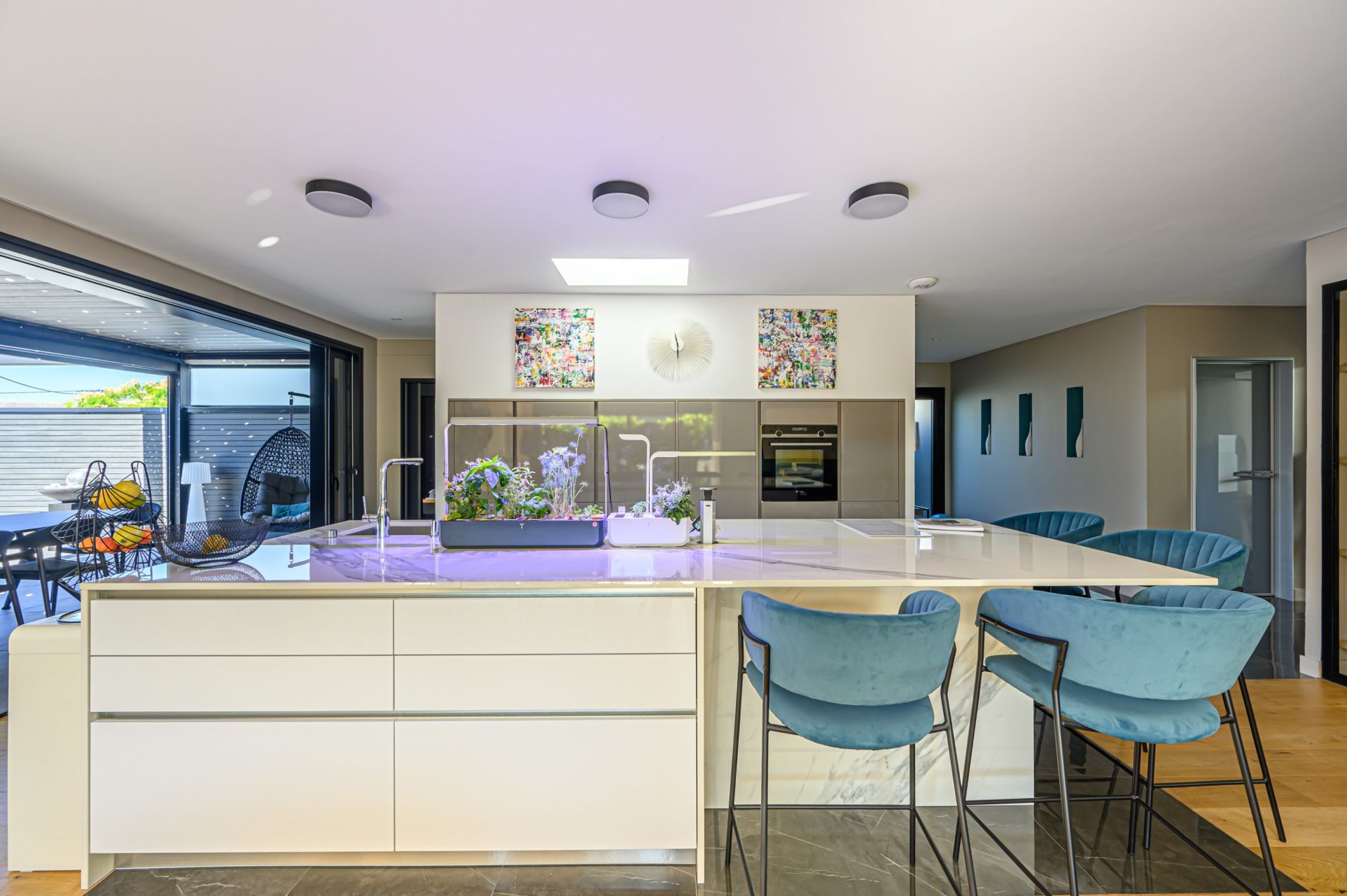 contemporary house 7 Rooms for sale on GUIDEL (56520)