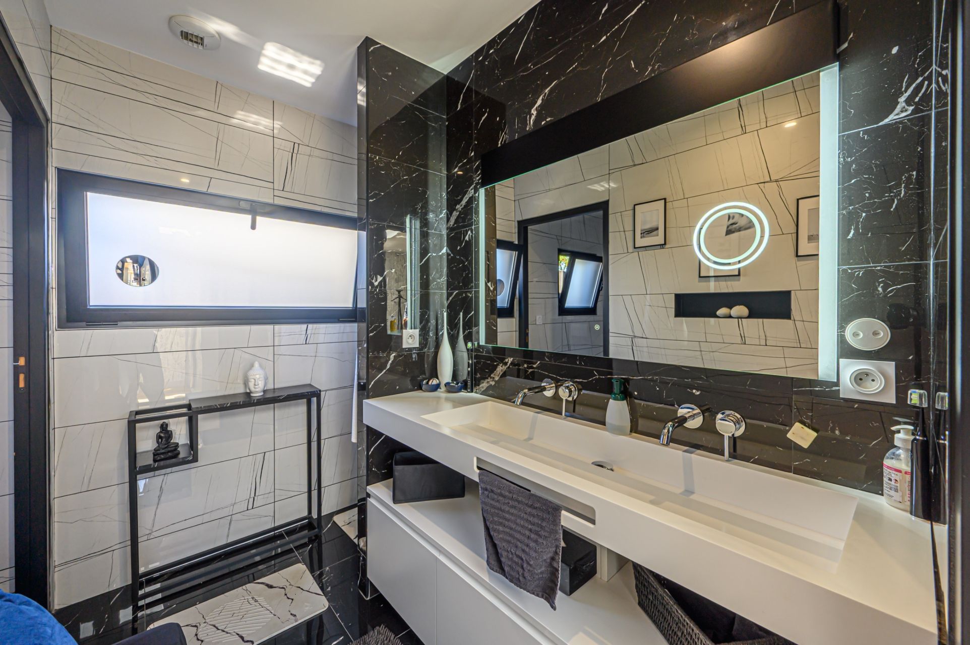 contemporary house 7 Rooms for sale on GUIDEL (56520)