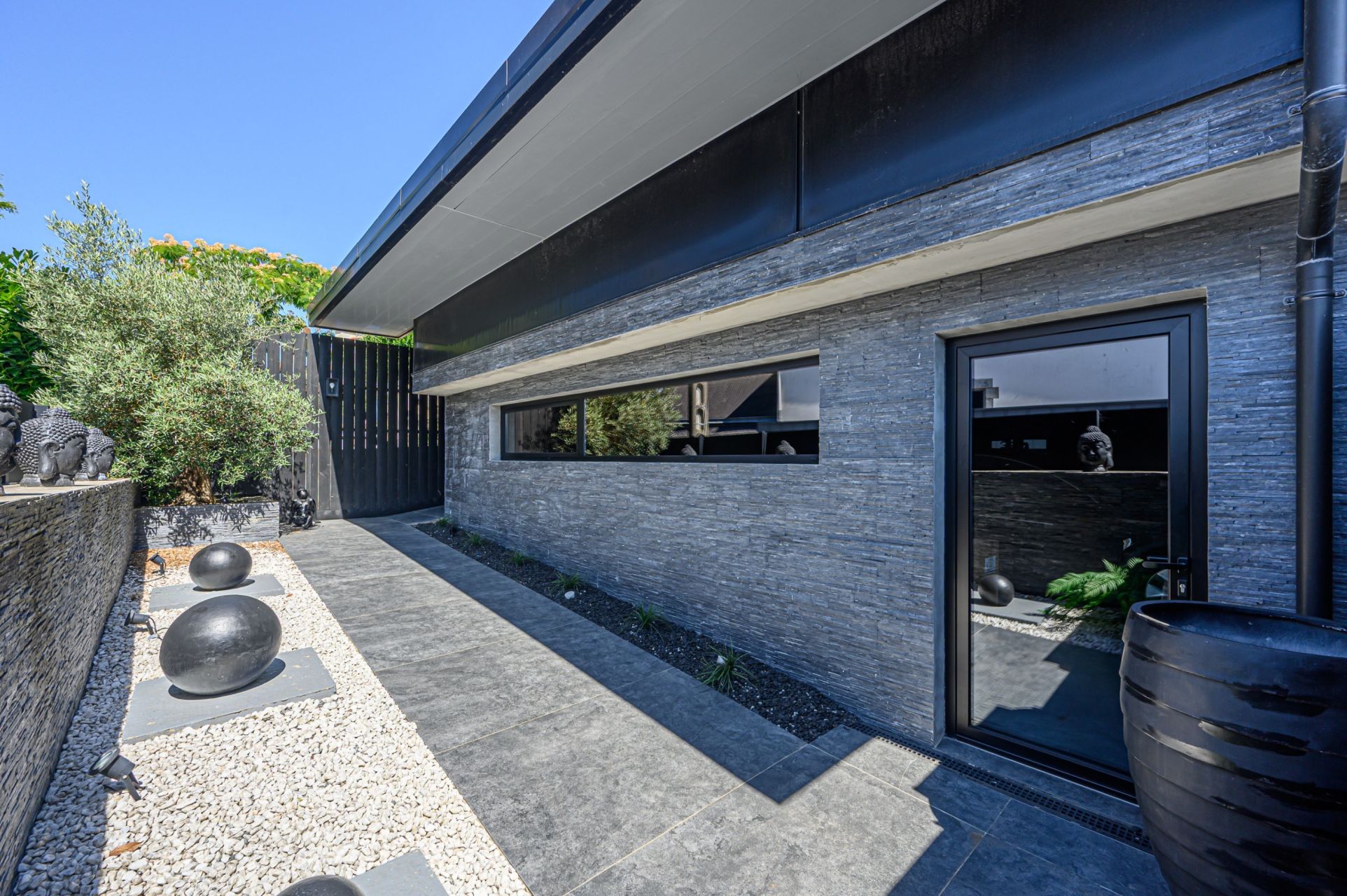 contemporary house 7 Rooms for sale on GUIDEL (56520)