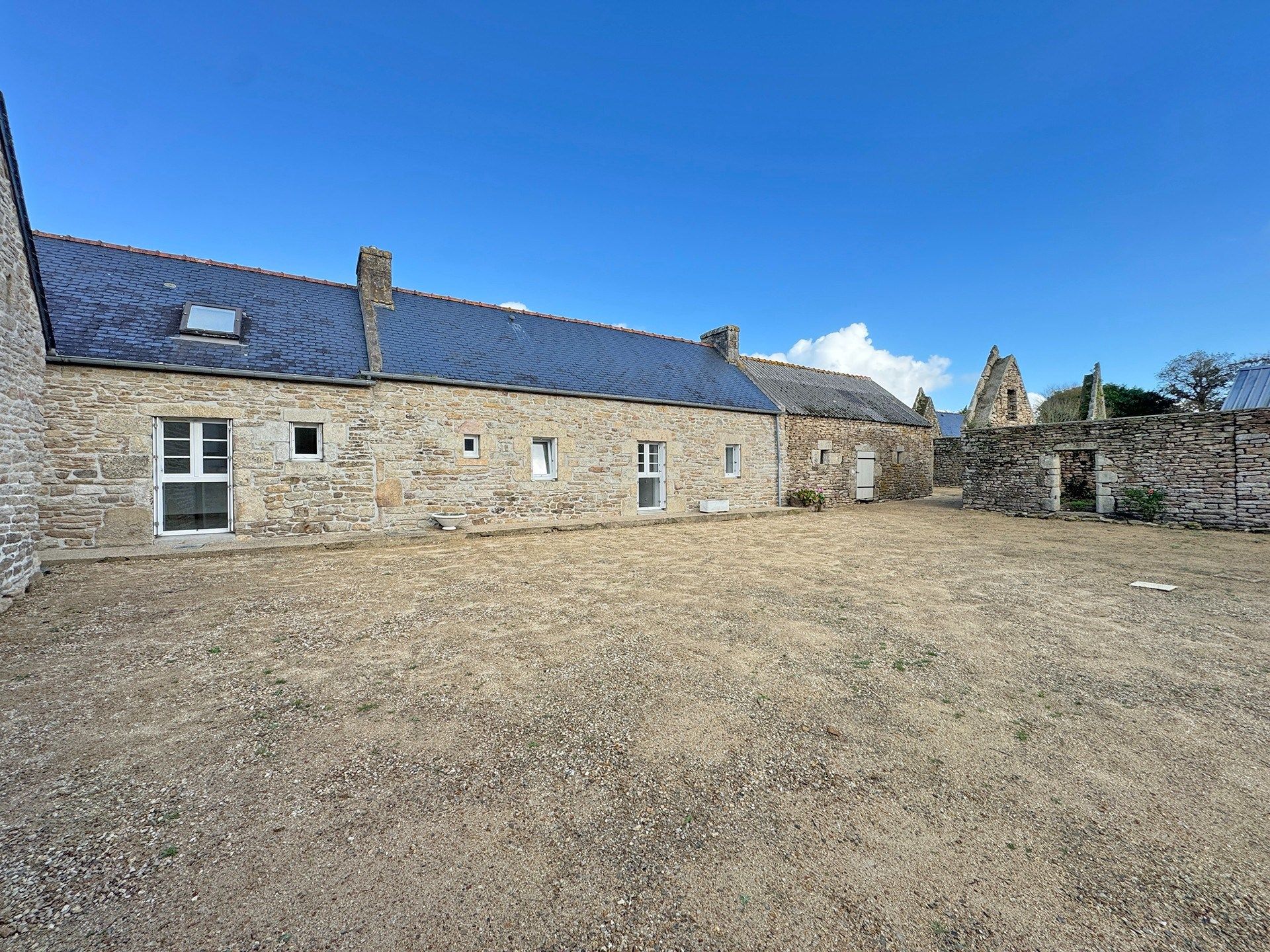 corps de ferme 11 Pièces en vente sur GUILER SUR GOYEN (29710)