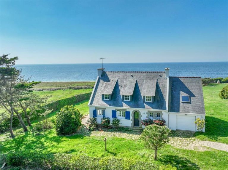 house 8 Rooms for sale on TREGUNC (29910)