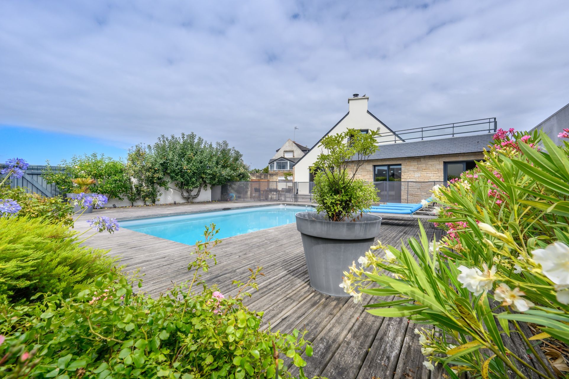 contemporary house 6 Rooms for sale on ARZON (56640)