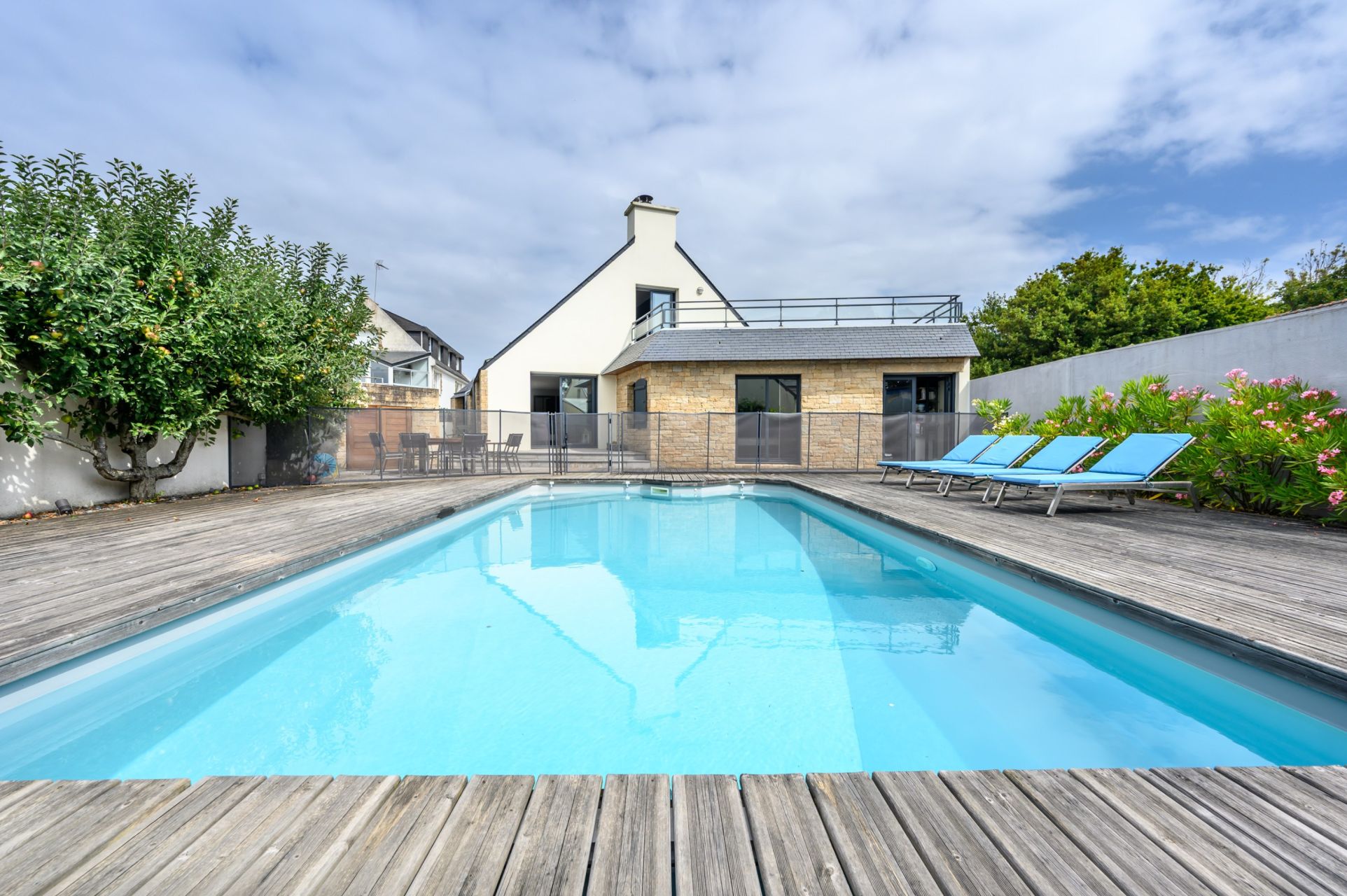 contemporary house 6 Rooms for sale on ARZON (56640)