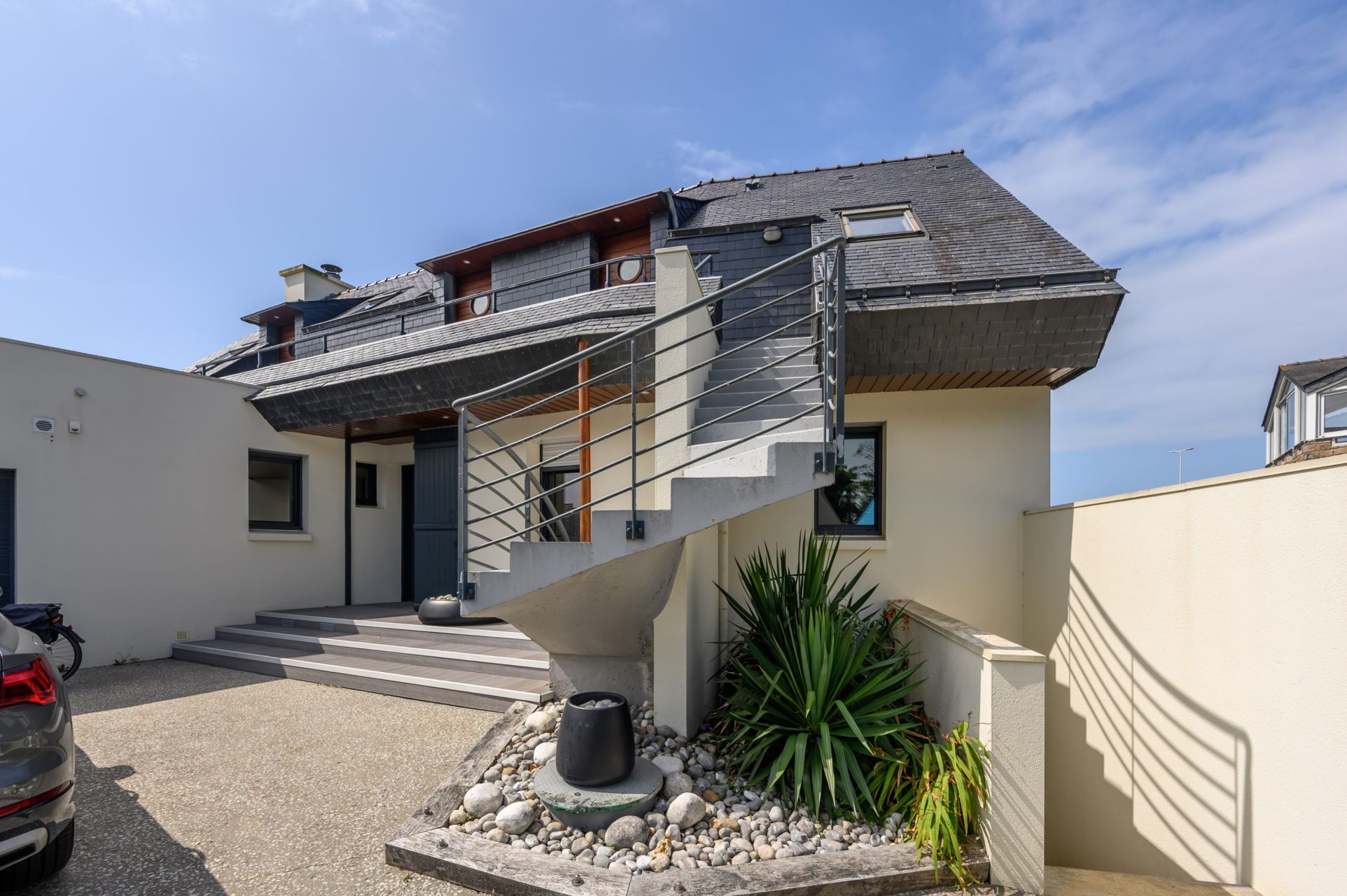 contemporary house 6 Rooms for sale on ARZON (56640)