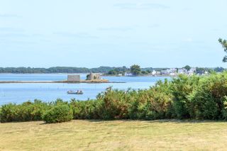 house 9 Rooms for sale on PLOUHINEC (56680)