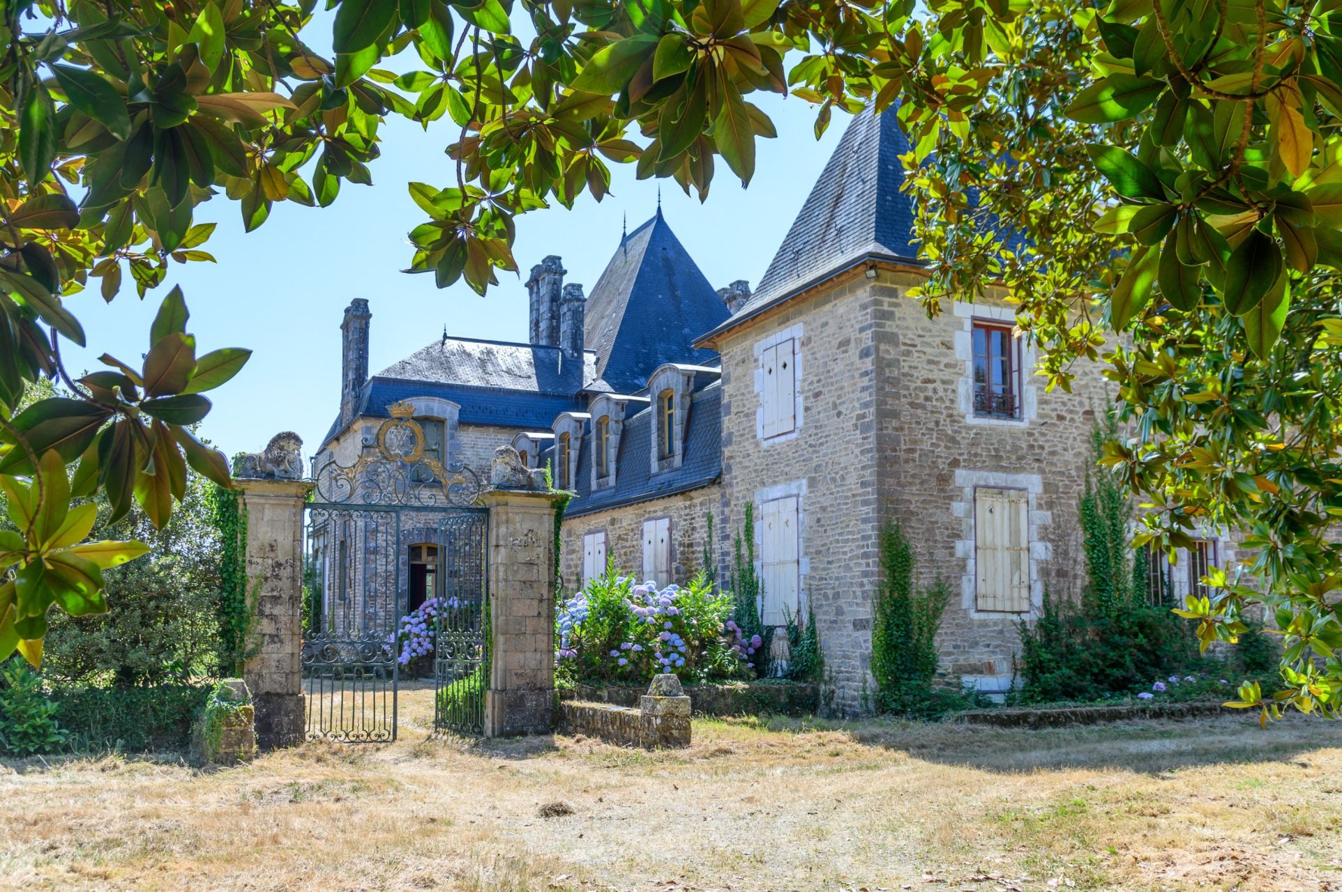 manoir 20 Pièces en vente sur PLUNERET (56400)