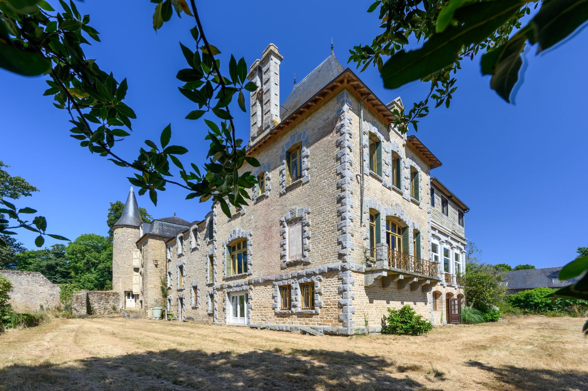 manoir 20 Pièces en vente sur PLUNERET (56400)