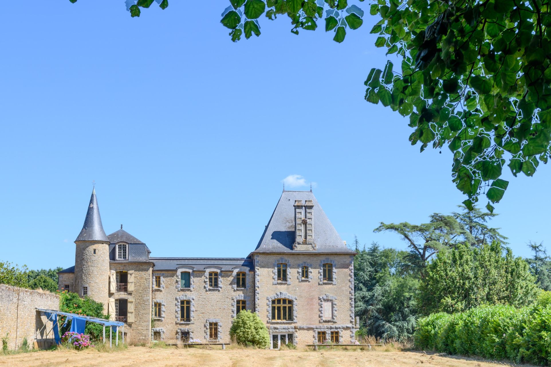 manoir 20 Pièces en vente sur PLUNERET (56400)