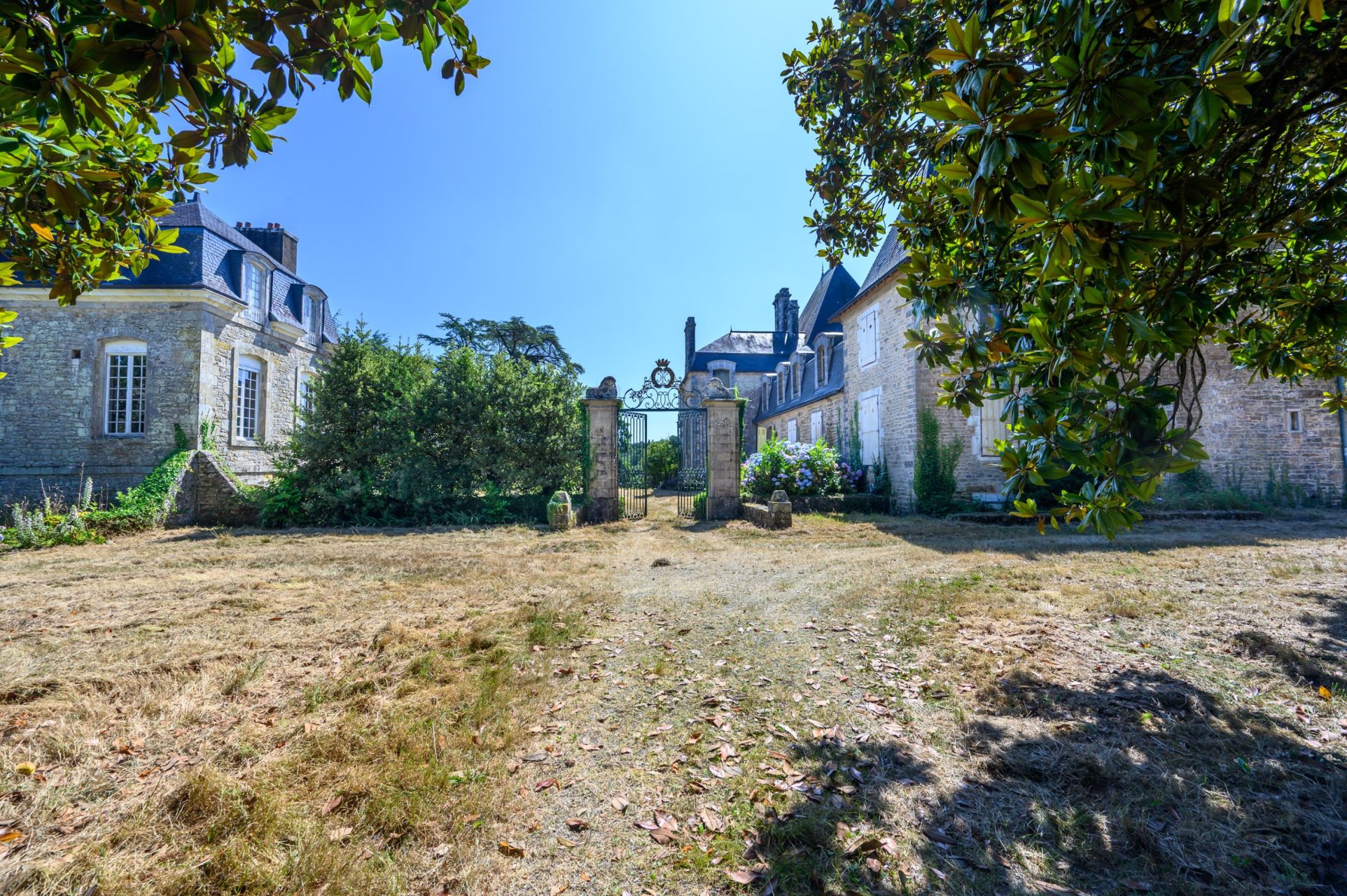 manoir 20 Pièces en vente sur PLUNERET (56400)