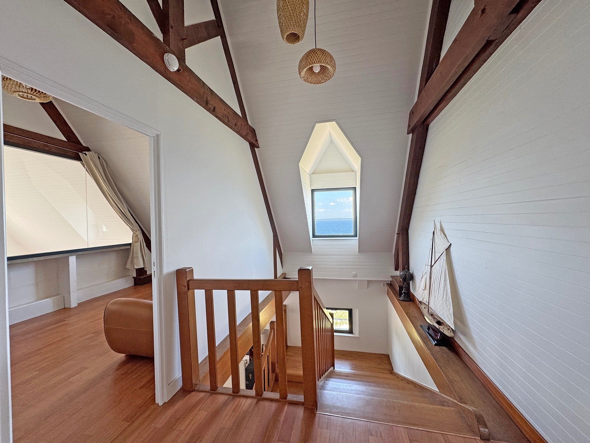 house 8 Rooms for sale on POULLAN SUR MER (29100)