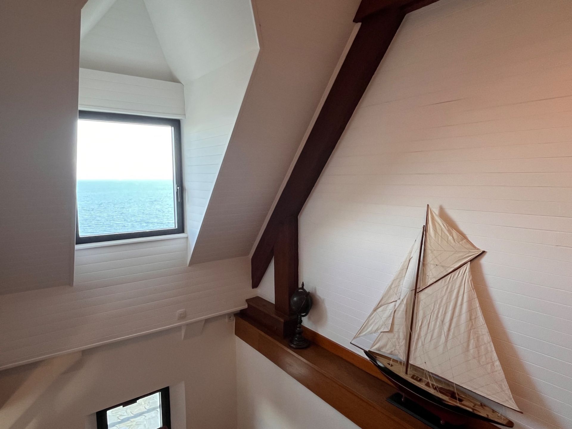 house 8 Rooms for sale on POULLAN SUR MER (29100)