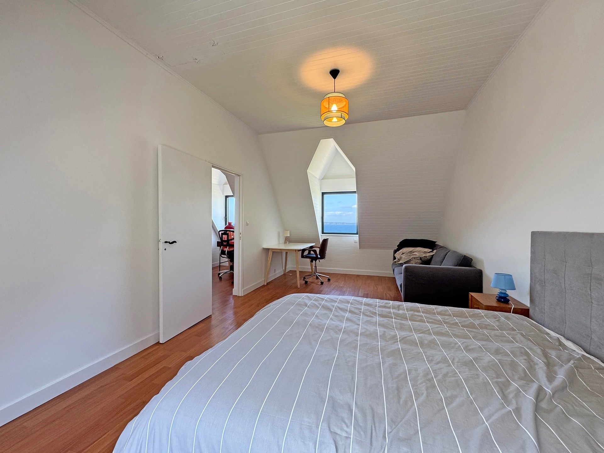house 8 Rooms for sale on POULLAN SUR MER (29100)