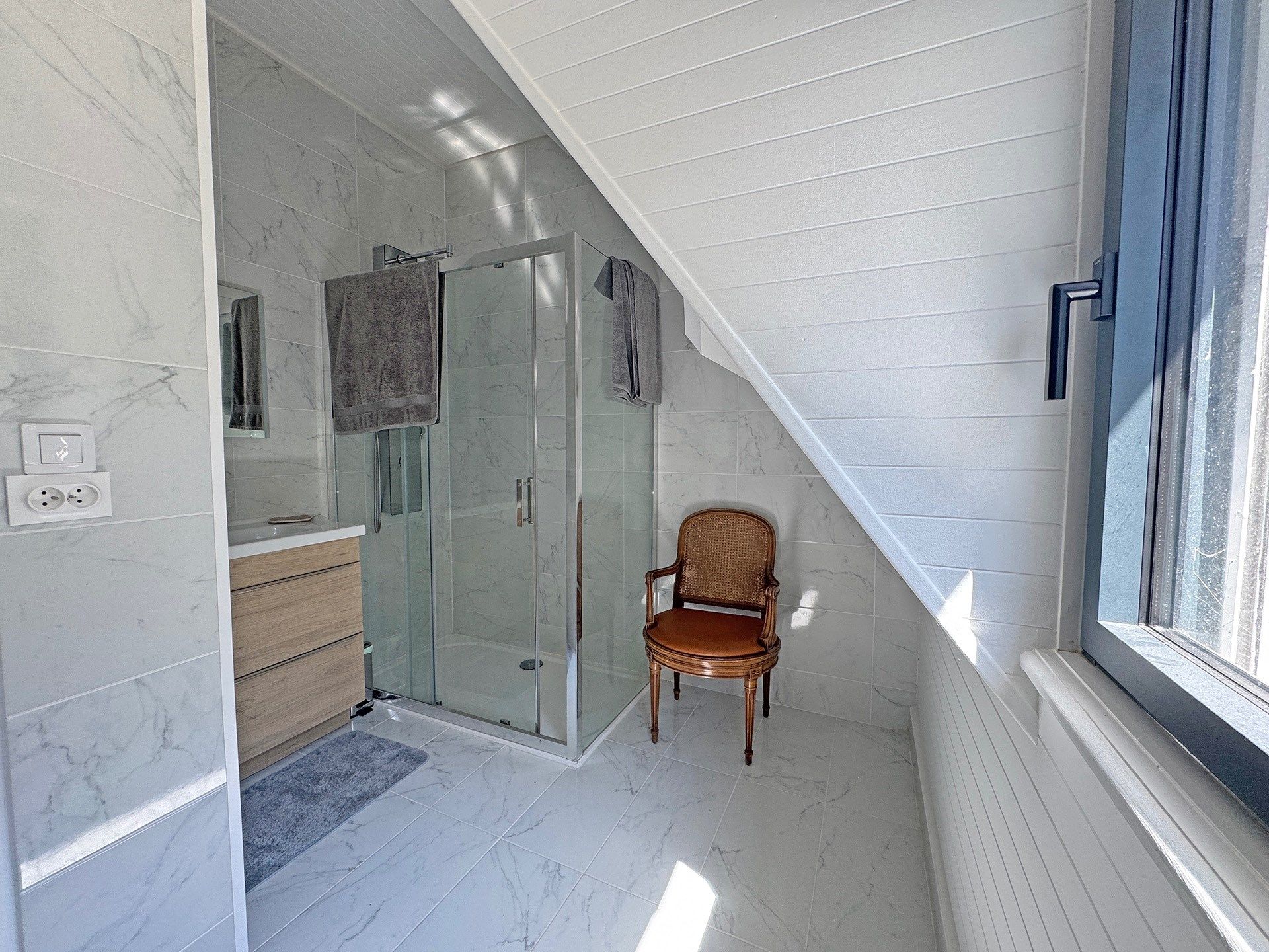 house 8 Rooms for sale on POULLAN SUR MER (29100)