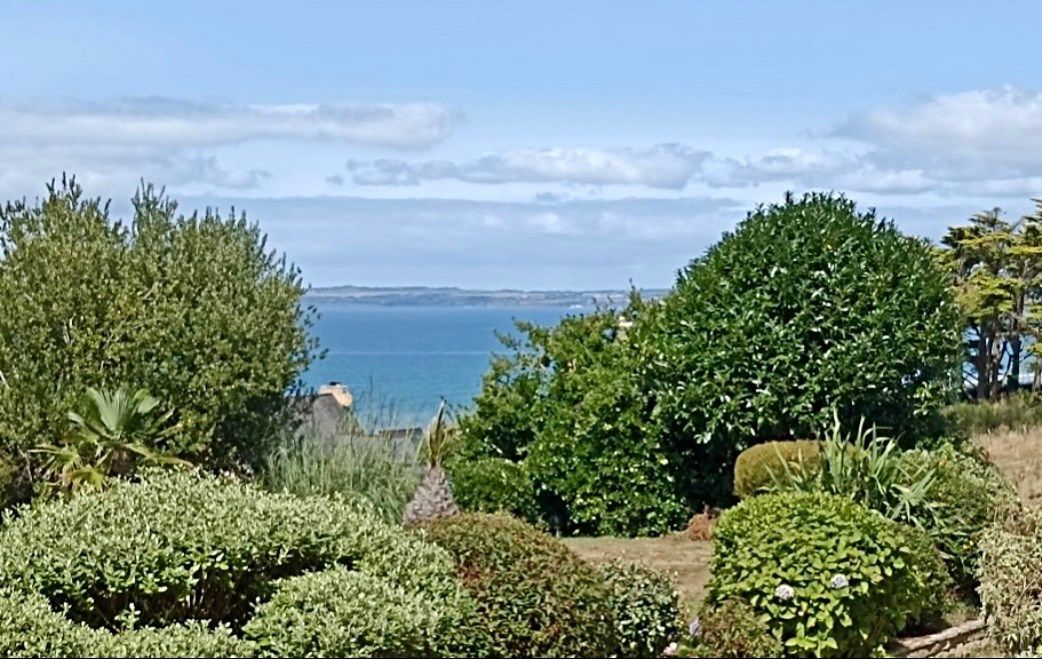 house 7 Rooms for sale on KERLAZ (29100)