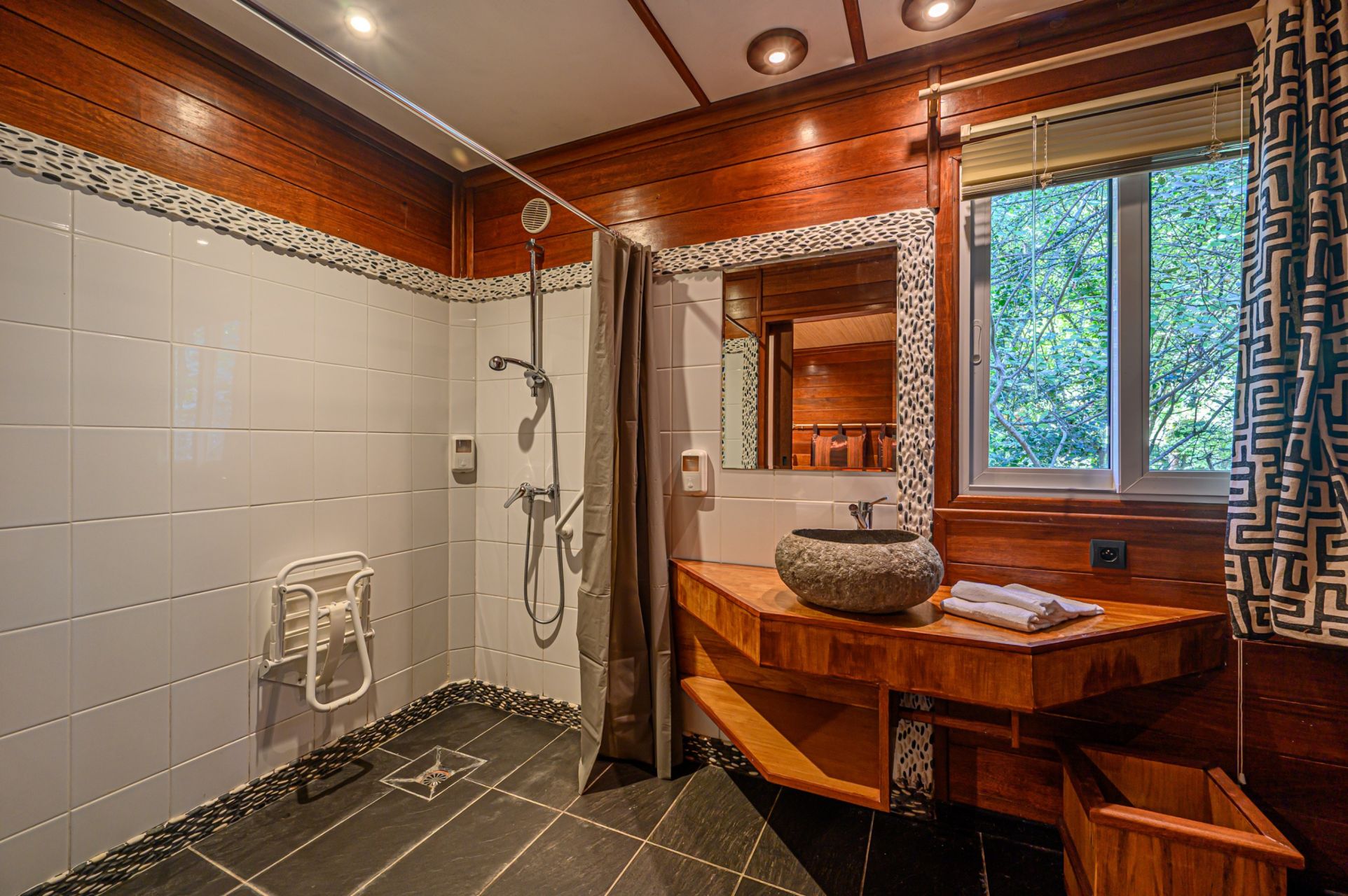 house 28 Rooms for sale on ST NOLFF (56250)