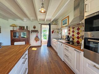 maison 8 Pièces en vente sur TREOGAT (29720)