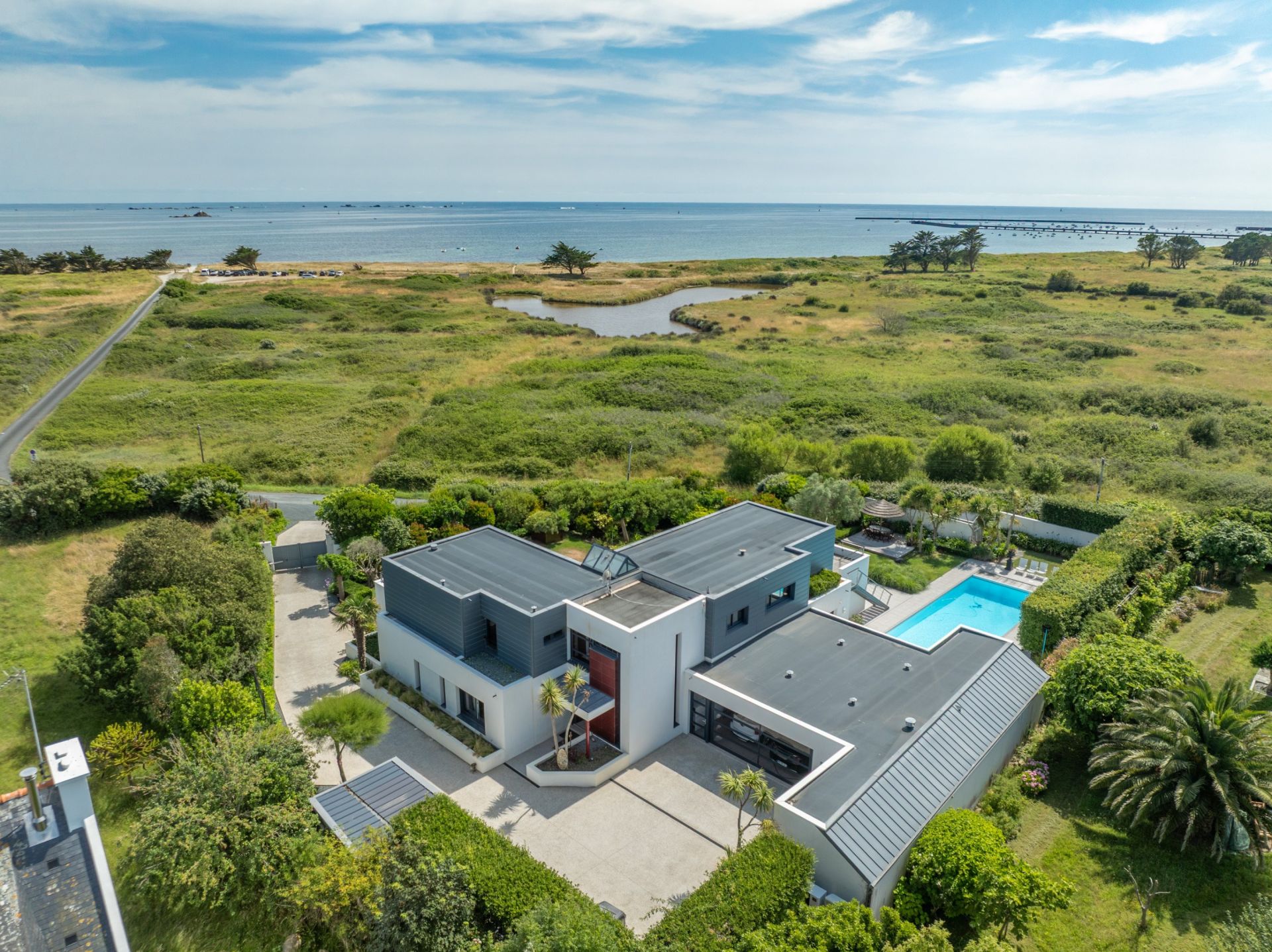 house 10 Rooms for sale on PENMARCH (29760)