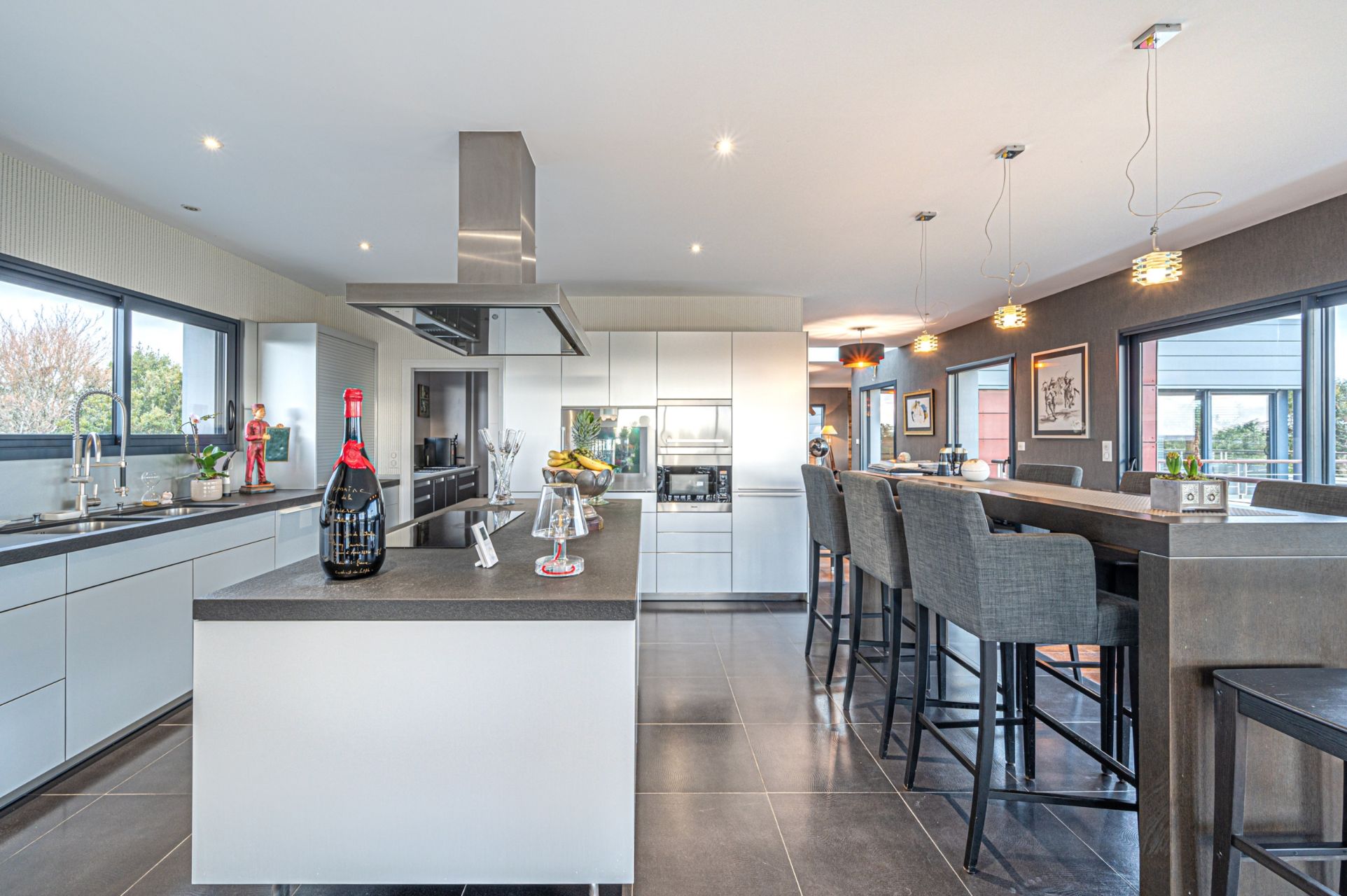 house 10 Rooms for sale on PENMARCH (29760)