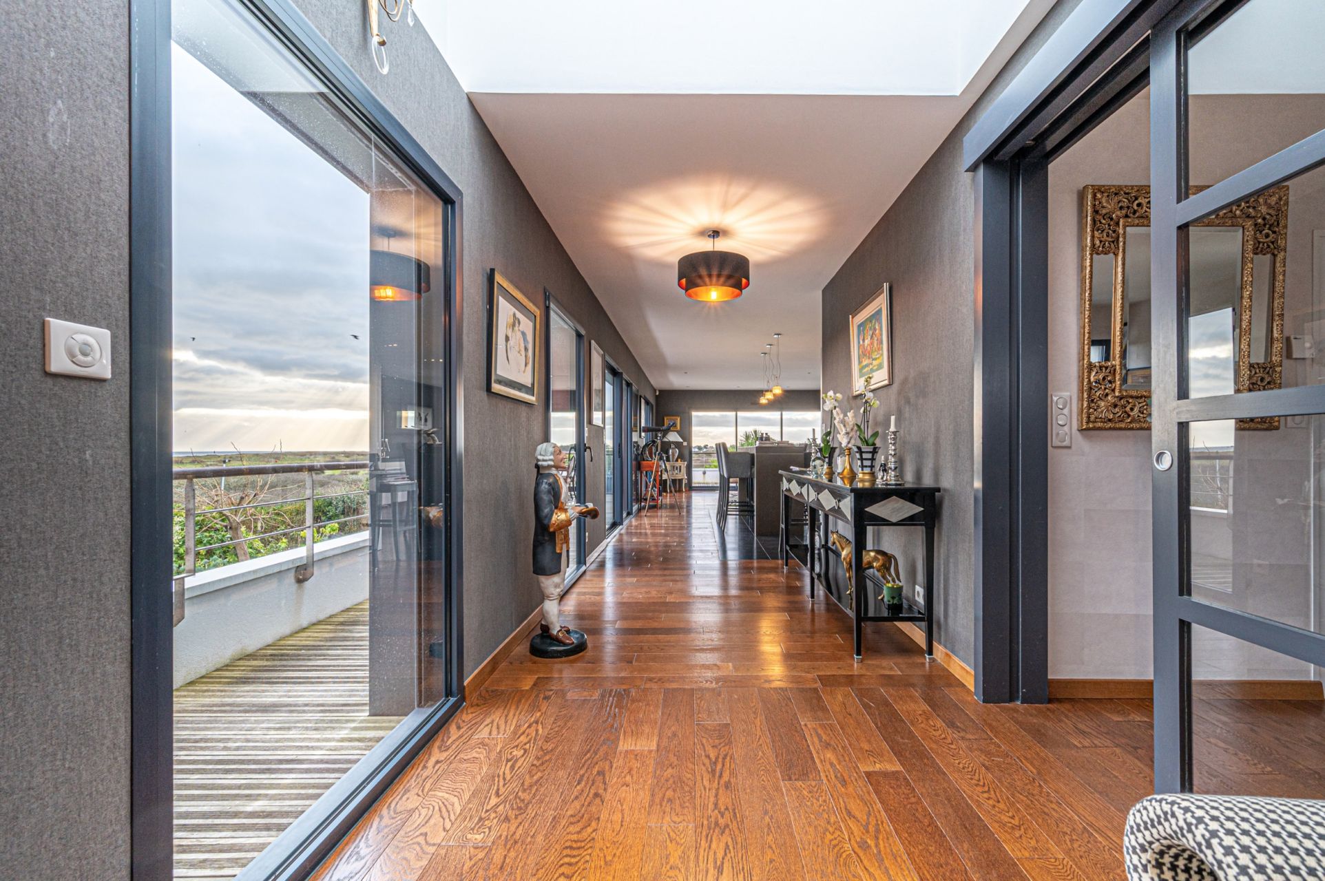 house 10 Rooms for sale on PENMARCH (29760)