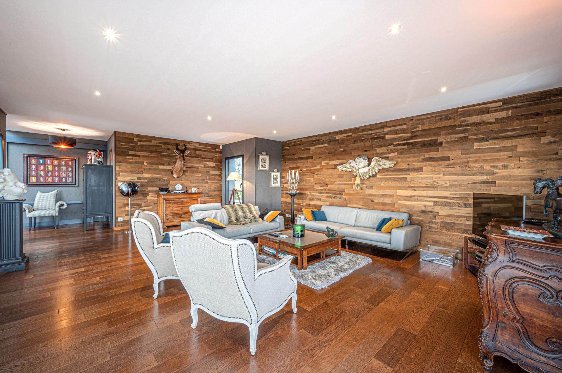 house 10 Rooms for sale on PENMARCH (29760)