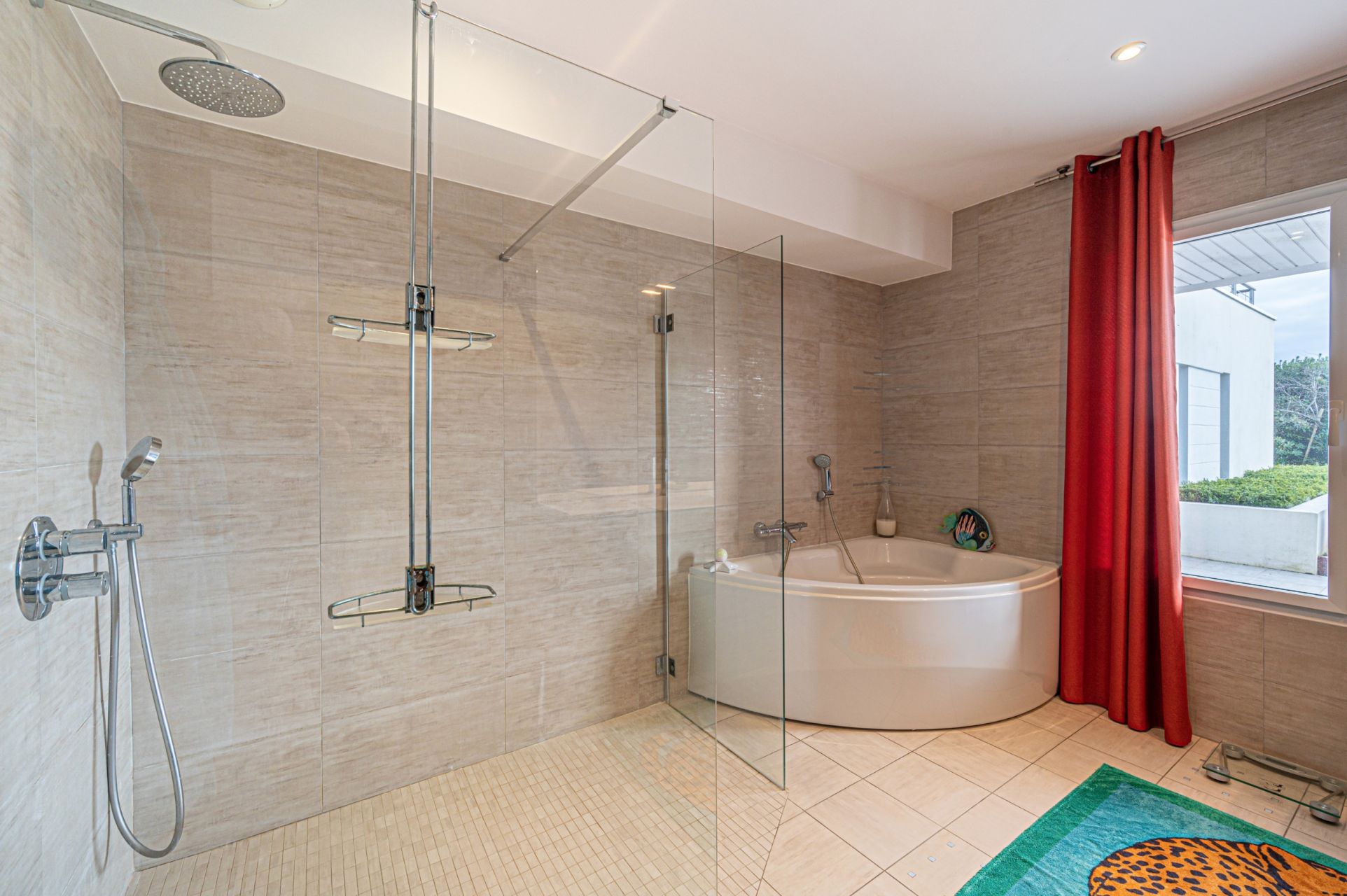 house 10 Rooms for sale on PENMARCH (29760)