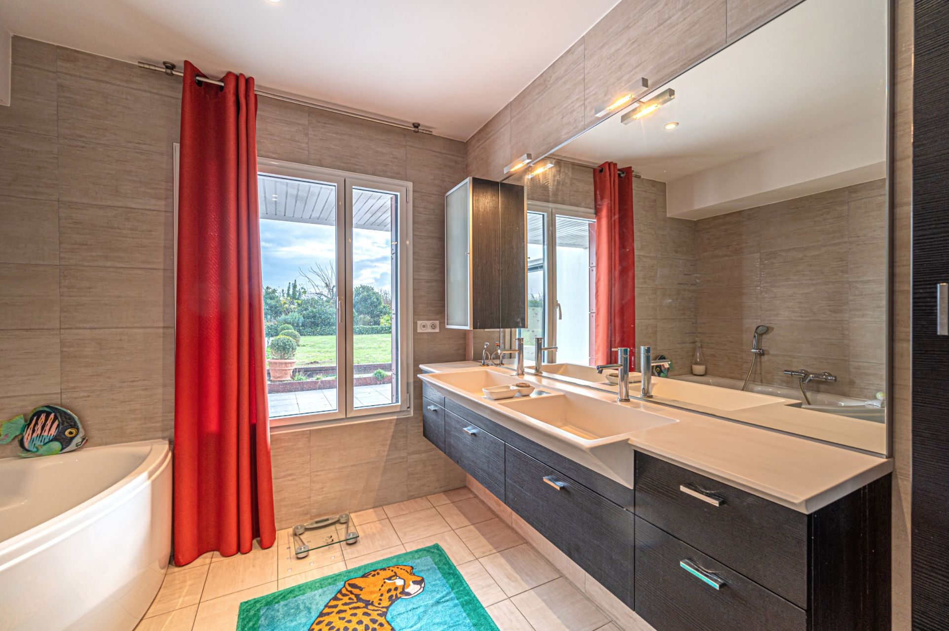 house 10 Rooms for sale on PENMARCH (29760)
