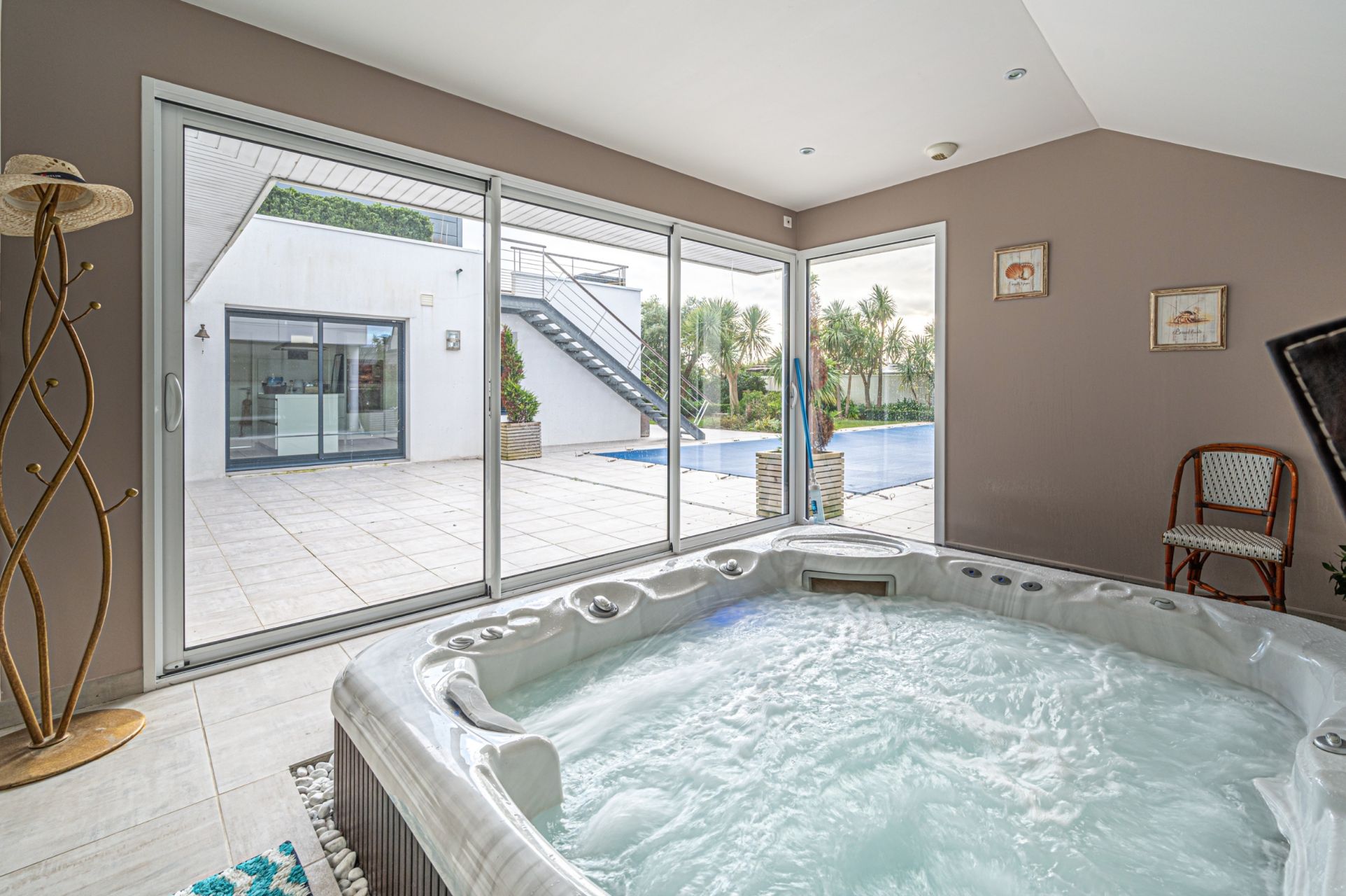 house 10 Rooms for sale on PENMARCH (29760)